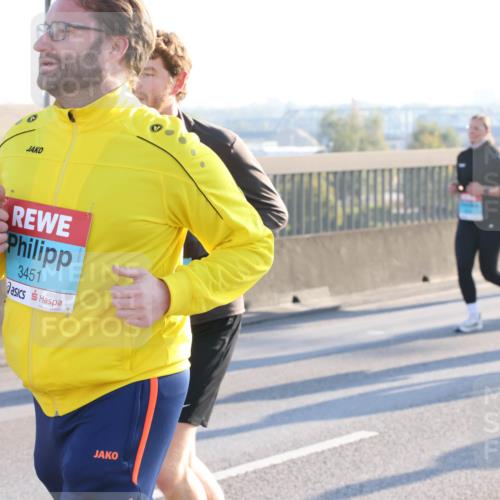 03.10.2025 - Köhlbrandbrückenlauf Lena Gebhardt http://msf.ph/oto/9044403 03.10.2025 09:27:12 Position 1 3451 meine-sportfotos.de