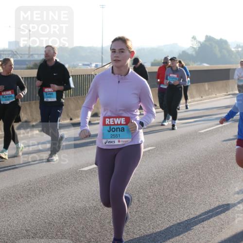 03.10.2025 - Köhlbrandbrückenlauf Lena Gebhardt http://msf.ph/oto/9044520 03.10.2025 09:27:15 Position 1 2551 meine-sportfotos.de