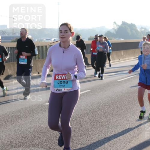 03.10.2025 - Köhlbrandbrückenlauf Lena Gebhardt http://msf.ph/oto/9044522 03.10.2025 09:27:15 Position 1 2551 meine-sportfotos.de