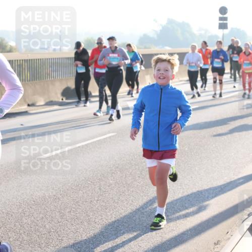 03.10.2025 - Köhlbrandbrückenlauf Lena Gebhardt http://msf.ph/oto/9044533 03.10.2025 09:27:16 Position 1 2551 meine-sportfotos.de