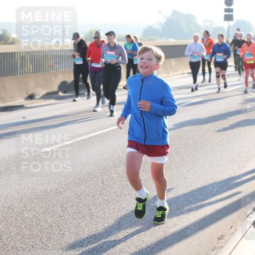 03.10.2025 - Köhlbrandbrückenlauf Lena Gebhardt http://msf.ph/oto/9044545 03.10.2025 09:27:16 Position 1  meine-sportfotos.de