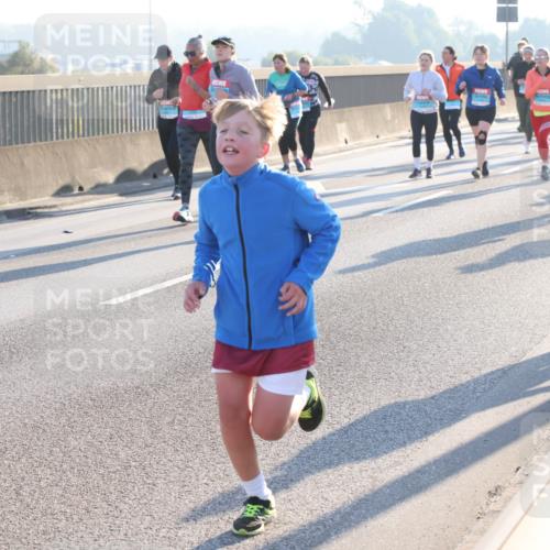03.10.2025 - Köhlbrandbrückenlauf Lena Gebhardt http://msf.ph/oto/9044574 03.10.2025 09:27:16 Position 1  meine-sportfotos.de