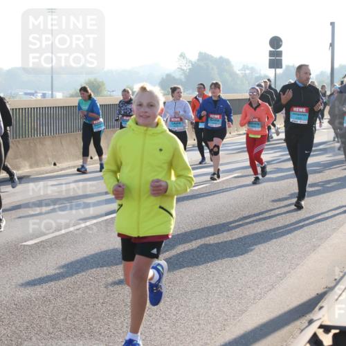 03.10.2025 - Köhlbrandbrückenlauf Lena Gebhardt http://msf.ph/oto/9044607 03.10.2025 09:27:17 Position 1 2393, 2300 meine-sportfotos.de