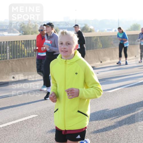 03.10.2025 - Köhlbrandbrückenlauf Lena Gebhardt http://msf.ph/oto/9044637 03.10.2025 09:27:18 Position 1  meine-sportfotos.de