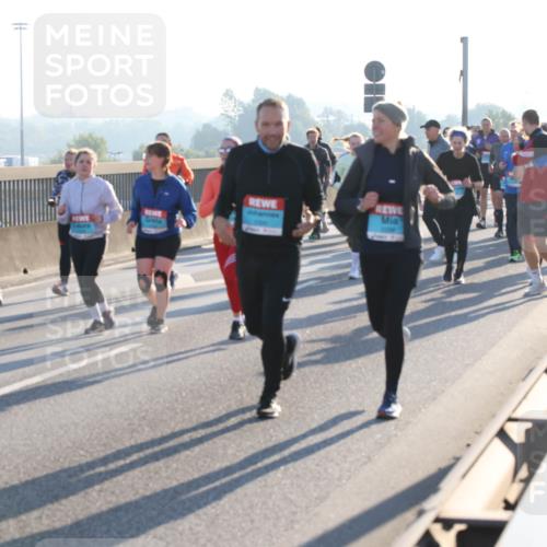 03.10.2025 - Köhlbrandbrückenlauf Lena Gebhardt http://msf.ph/oto/9044658 03.10.2025 09:27:19 Position 1  meine-sportfotos.de