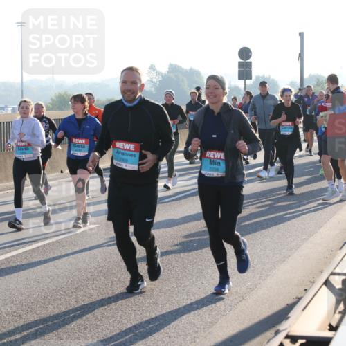 03.10.2025 - Köhlbrandbrückenlauf Lena Gebhardt http://msf.ph/oto/9044688 03.10.2025 09:27:19 Position 1 2300, 2298 meine-sportfotos.de
