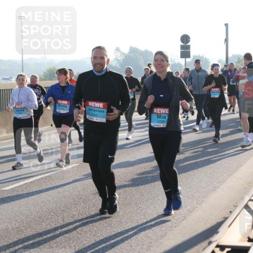 03.10.2025 - Köhlbrandbrückenlauf Lena Gebhardt http://msf.ph/oto/9044693 03.10.2025 09:27:20 Position 1 2249, 2300, 2298 meine-sportfotos.de