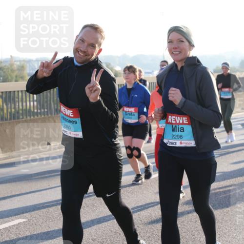 03.10.2025 - Köhlbrandbrückenlauf Lena Gebhardt http://msf.ph/oto/9044732 03.10.2025 09:27:21 Position 1 2300, 2298 meine-sportfotos.de