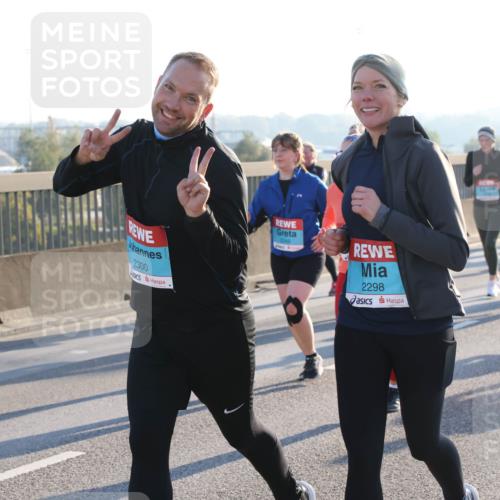 03.10.2025 - Köhlbrandbrückenlauf Lena Gebhardt http://msf.ph/oto/9044739 03.10.2025 09:27:21 Position 1 2300, 2249, 2298 meine-sportfotos.de