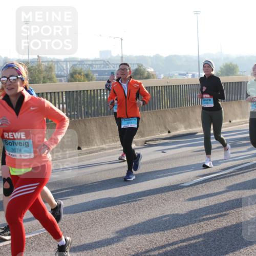 03.10.2025 - Köhlbrandbrückenlauf Lena Gebhardt http://msf.ph/oto/9044759 03.10.2025 09:27:22 Position 1 2250, 3074, 2211 meine-sportfotos.de