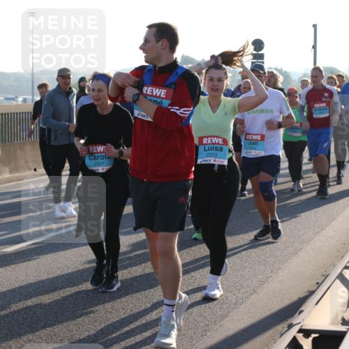 03.10.2025 - Köhlbrandbrückenlauf Lena Gebhardt http://msf.ph/oto/9044787 03.10.2025 09:27:23 Position 1 3102, 2557, 3234, 2373 meine-sportfotos.de