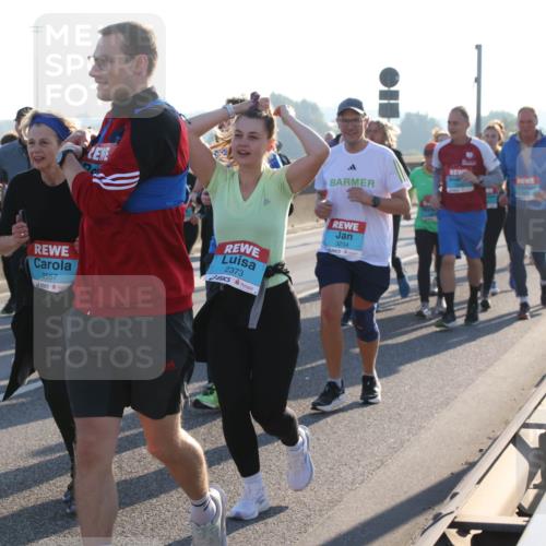 03.10.2025 - Köhlbrandbrückenlauf Lena Gebhardt http://msf.ph/oto/9044797 03.10.2025 09:27:24 Position 1 2557, 2373, 3234 meine-sportfotos.de