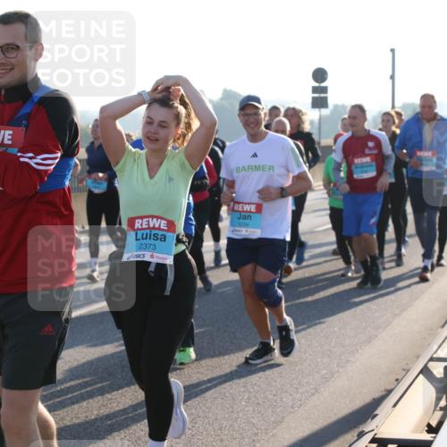 03.10.2025 - Köhlbrandbrückenlauf Lena Gebhardt http://msf.ph/oto/9044801 03.10.2025 09:27:24 Position 1 2373, 3234 meine-sportfotos.de