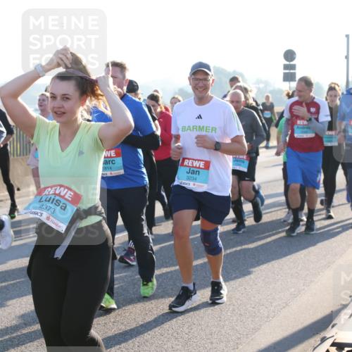 03.10.2025 - Köhlbrandbrückenlauf Lena Gebhardt http://msf.ph/oto/9044814 03.10.2025 09:27:25 Position 1 2373, 1814, 3234 meine-sportfotos.de