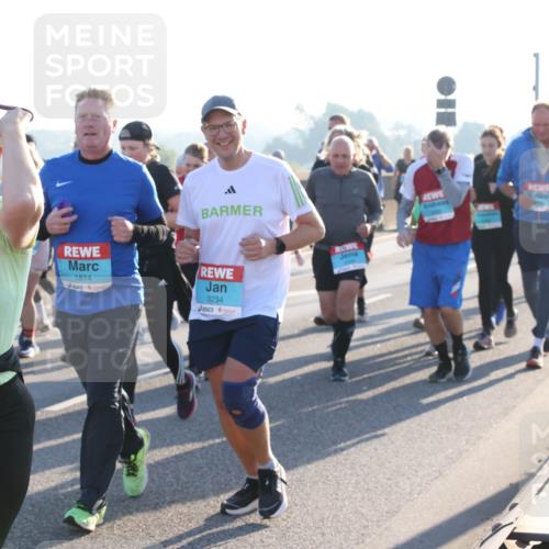 03.10.2025 - Köhlbrandbrückenlauf Lena Gebhardt http://msf.ph/oto/9044819 03.10.2025 09:27:25 Position 1 2373, 1814, 3234 meine-sportfotos.de
