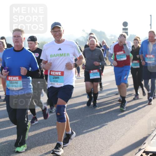 03.10.2025 - Köhlbrandbrückenlauf Lena Gebhardt http://msf.ph/oto/9044828 03.10.2025 09:27:25 Position 1 3, 3234, 1814 meine-sportfotos.de