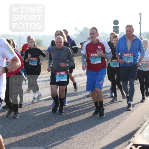03.10.2025 - Köhlbrandbrückenlauf Lena Gebhardt http://msf.ph/oto/9044838 03.10.2025 09:27:26 Position 1 2162, 3234, 3090, 3088, 2659 meine-sportfotos.de
