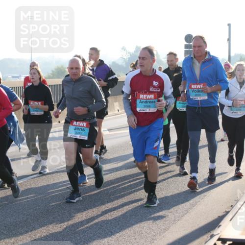 03.10.2025 - Köhlbrandbrückenlauf Lena Gebhardt http://msf.ph/oto/9044842 03.10.2025 09:27:26 Position 1 3543, 2162, 3090, 10, 3088, 2659, 228, 2356 meine-sportfotos.de