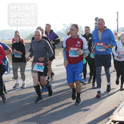 03.10.2025 - Köhlbrandbrückenlauf Lena Gebhardt http://msf.ph/oto/9044844 03.10.2025 09:27:26 Position 1 3543, 2162, 3090, 3088, 2659 meine-sportfotos.de
