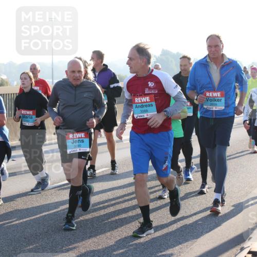 03.10.2025 - Köhlbrandbrückenlauf Lena Gebhardt http://msf.ph/oto/9044854 03.10.2025 09:27:27 Position 1 3543, 2162, 3090, 22, 3088, 2659, 2356 meine-sportfotos.de