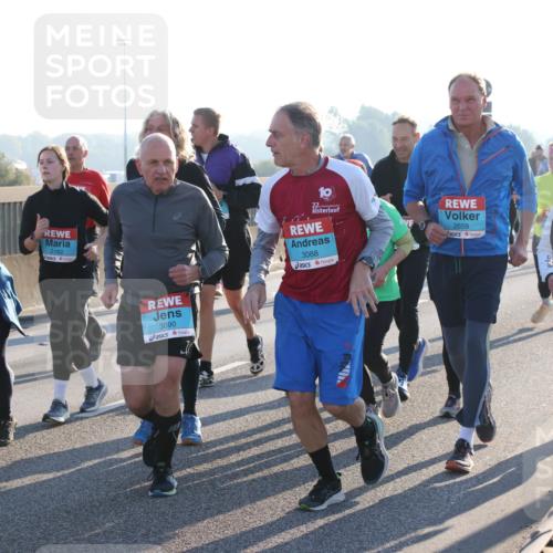 03.10.2025 - Köhlbrandbrückenlauf Lena Gebhardt http://msf.ph/oto/9044864 03.10.2025 09:27:27 Position 1 3542, 2931, 2162, 3090, 22, 3088, 2659, 2356 meine-sportfotos.de