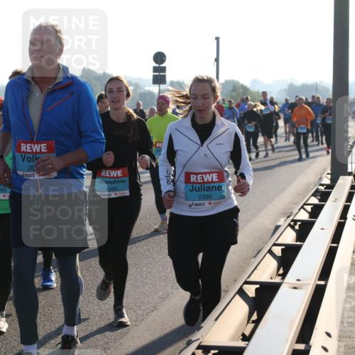 03.10.2025 - Köhlbrandbrückenlauf Lena Gebhardt http://msf.ph/oto/9044912 03.10.2025 09:27:28 Position 1 26, 3040, 2289, 2356 meine-sportfotos.de