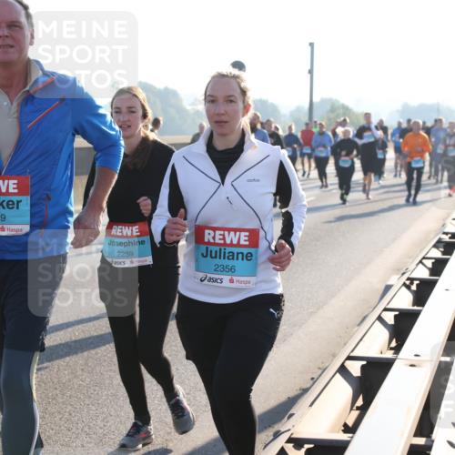 03.10.2025 - Köhlbrandbrückenlauf Lena Gebhardt http://msf.ph/oto/9044916 03.10.2025 09:27:28 Position 1 52, 3040, 2659, 2289, 2356 meine-sportfotos.de