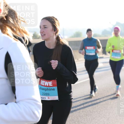 03.10.2025 - Köhlbrandbrückenlauf Lena Gebhardt http://msf.ph/oto/9044957 03.10.2025 09:27:29 Position 1 2289 meine-sportfotos.de