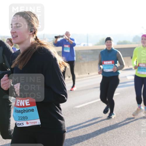 03.10.2025 - Köhlbrandbrückenlauf Lena Gebhardt http://msf.ph/oto/9044961 03.10.2025 09:27:30 Position 1 2289 meine-sportfotos.de