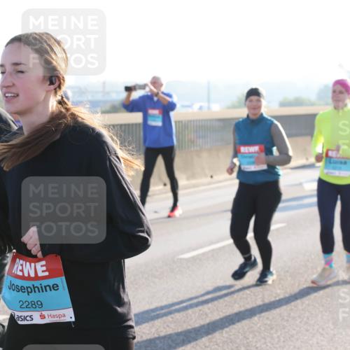 03.10.2025 - Köhlbrandbrückenlauf Lena Gebhardt http://msf.ph/oto/9044966 03.10.2025 09:27:30 Position 1 2289 meine-sportfotos.de