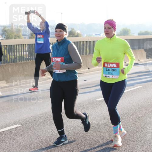 03.10.2025 - Köhlbrandbrückenlauf Lena Gebhardt http://msf.ph/oto/9045009 03.10.2025 09:27:31 Position 1 2213 meine-sportfotos.de