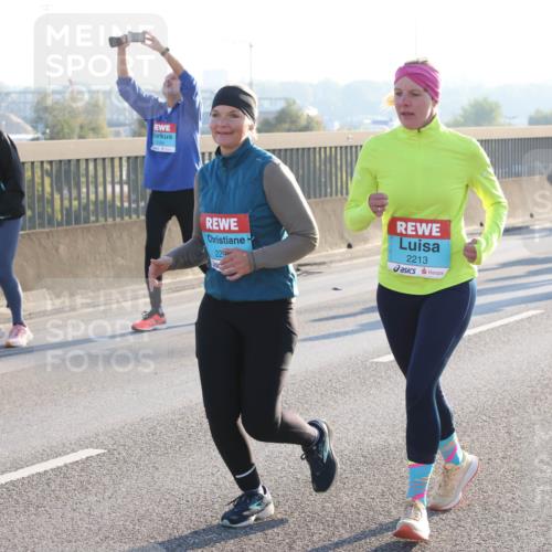 03.10.2025 - Köhlbrandbrückenlauf Lena Gebhardt http://msf.ph/oto/9045011 03.10.2025 09:27:31 Position 1 229, 2213 meine-sportfotos.de