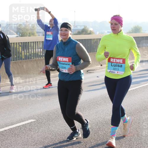 03.10.2025 - Köhlbrandbrückenlauf Lena Gebhardt http://msf.ph/oto/9045015 03.10.2025 09:27:31 Position 1 2296, 2213 meine-sportfotos.de