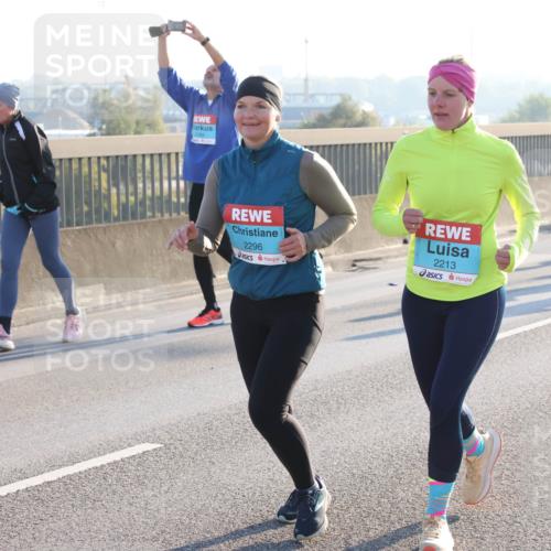 03.10.2025 - Köhlbrandbrückenlauf Lena Gebhardt http://msf.ph/oto/9045022 03.10.2025 09:27:31 Position 1 35, 2296, 2213 meine-sportfotos.de