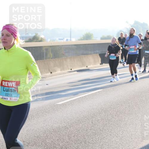 03.10.2025 - Köhlbrandbrückenlauf Lena Gebhardt http://msf.ph/oto/9045043 03.10.2025 09:27:31 Position 1 2213 meine-sportfotos.de
