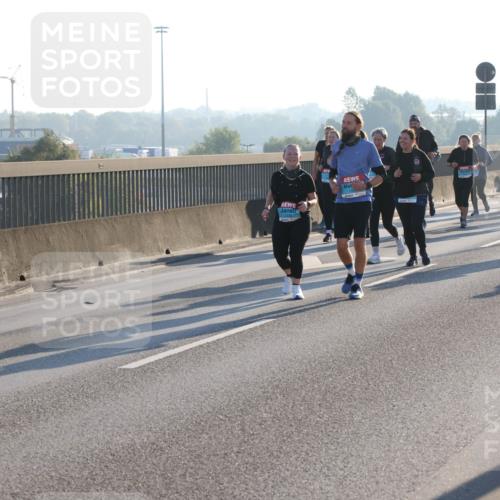 03.10.2025 - Köhlbrandbrückenlauf Lena Gebhardt http://msf.ph/oto/9045047 03.10.2025 09:27:32 Position 1  meine-sportfotos.de