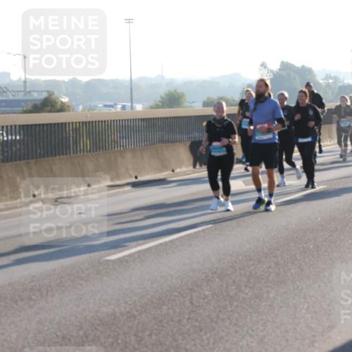03.10.2025 - Köhlbrandbrückenlauf Lena Gebhardt http://msf.ph/oto/9045051 03.10.2025 09:27:32 Position 1  meine-sportfotos.de