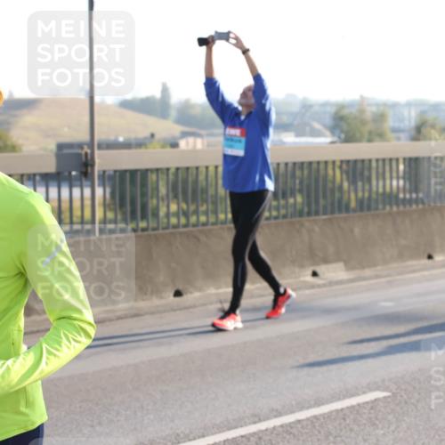 03.10.2025 - Köhlbrandbrückenlauf Lena Gebhardt http://msf.ph/oto/9045065 03.10.2025 09:27:32 Position 1 2213 meine-sportfotos.de