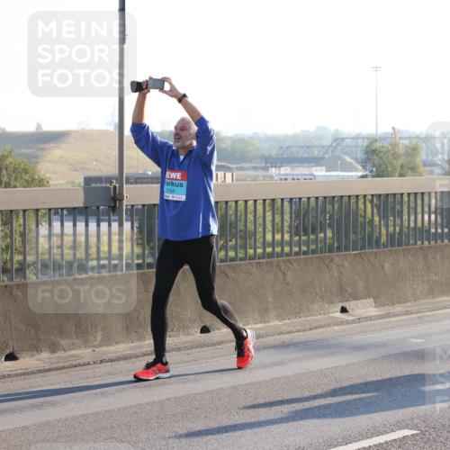 03.10.2025 - Köhlbrandbrückenlauf Lena Gebhardt http://msf.ph/oto/9045073 03.10.2025 09:27:33 Position 1 2184 meine-sportfotos.de