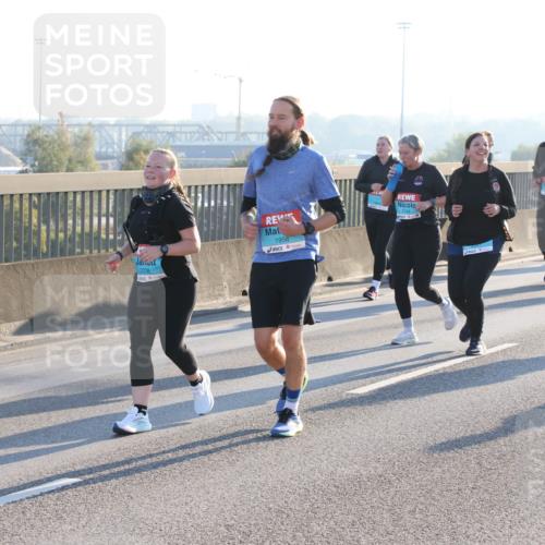 03.10.2025 - Köhlbrandbrückenlauf Lena Gebhardt http://msf.ph/oto/9045138 03.10.2025 09:27:34 Position 1 2238, 1958, 1749 meine-sportfotos.de
