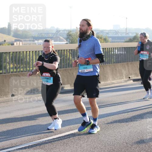 03.10.2025 - Köhlbrandbrückenlauf Lena Gebhardt http://msf.ph/oto/9045154 03.10.2025 09:27:35 Position 1 2238, 1958, 1749 meine-sportfotos.de