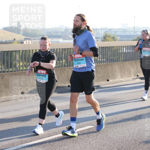 03.10.2025 - Köhlbrandbrückenlauf Lena Gebhardt http://msf.ph/oto/9045169 03.10.2025 09:27:35 Position 1 2238, 1958, 1749 meine-sportfotos.de