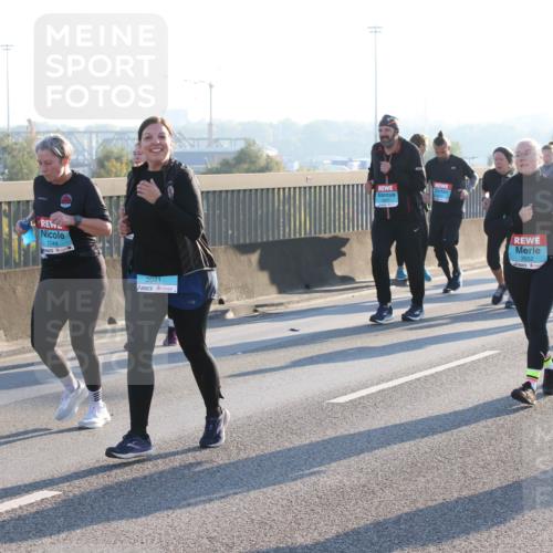 03.10.2025 - Köhlbrandbrückenlauf Lena Gebhardt http://msf.ph/oto/9045198 03.10.2025 09:27:36 Position 1 1749, 2041, 3552, 3553 meine-sportfotos.de