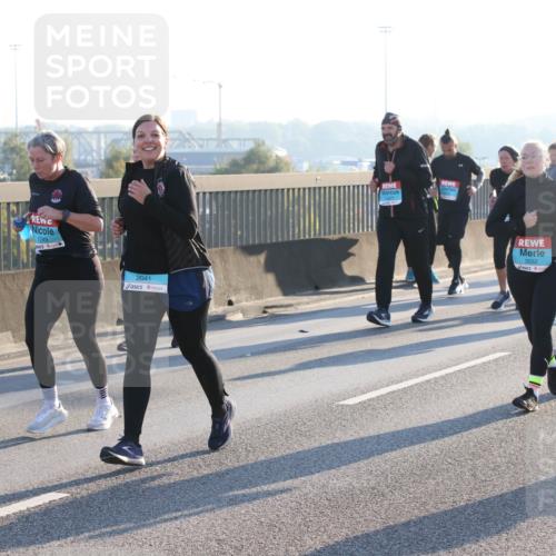 03.10.2025 - Köhlbrandbrückenlauf Lena Gebhardt http://msf.ph/oto/9045199 03.10.2025 09:27:36 Position 1 1749, 2041, 3552, 3553 meine-sportfotos.de