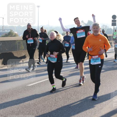 03.10.2025 - Köhlbrandbrückenlauf Lena Gebhardt http://msf.ph/oto/9045216 03.10.2025 09:27:37 Position 1  meine-sportfotos.de