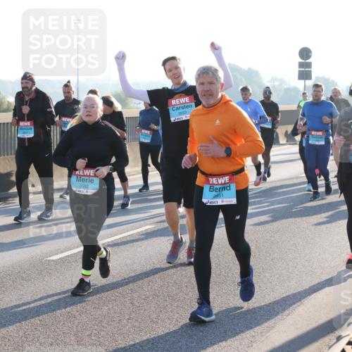 03.10.2025 - Köhlbrandbrückenlauf Lena Gebhardt http://msf.ph/oto/9045227 03.10.2025 09:27:37 Position 1 3553, 3552, 3551, 2572 meine-sportfotos.de