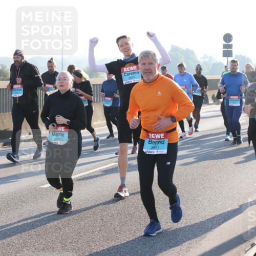 03.10.2025 - Köhlbrandbrückenlauf Lena Gebhardt http://msf.ph/oto/9045238 03.10.2025 09:27:37 Position 1 3553, 3552, 3551, 2572 meine-sportfotos.de
