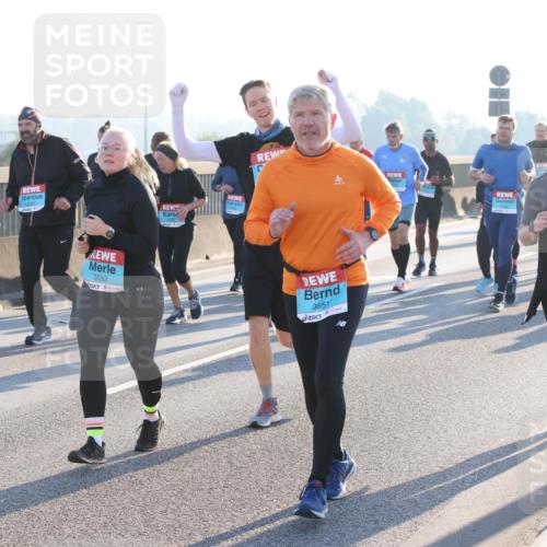 03.10.2025 - Köhlbrandbrückenlauf Lena Gebhardt http://msf.ph/oto/9045251 03.10.2025 09:27:37 Position 1 3552, 3551, 2572 meine-sportfotos.de