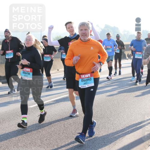 03.10.2025 - Köhlbrandbrückenlauf Lena Gebhardt http://msf.ph/oto/9045257 03.10.2025 09:27:37 Position 1 3552, 3551, 2572 meine-sportfotos.de