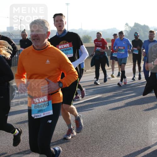 03.10.2025 - Köhlbrandbrückenlauf Lena Gebhardt http://msf.ph/oto/9045283 03.10.2025 09:27:38 Position 1 3552, 3551, 53, 11110, 2572 meine-sportfotos.de
